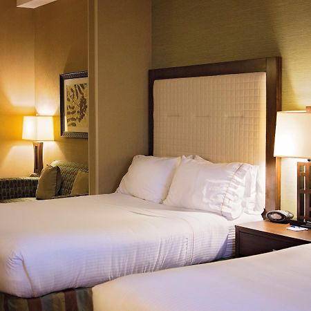 Holiday Inn Express & Suites Logan By Ihg Buitenkant foto