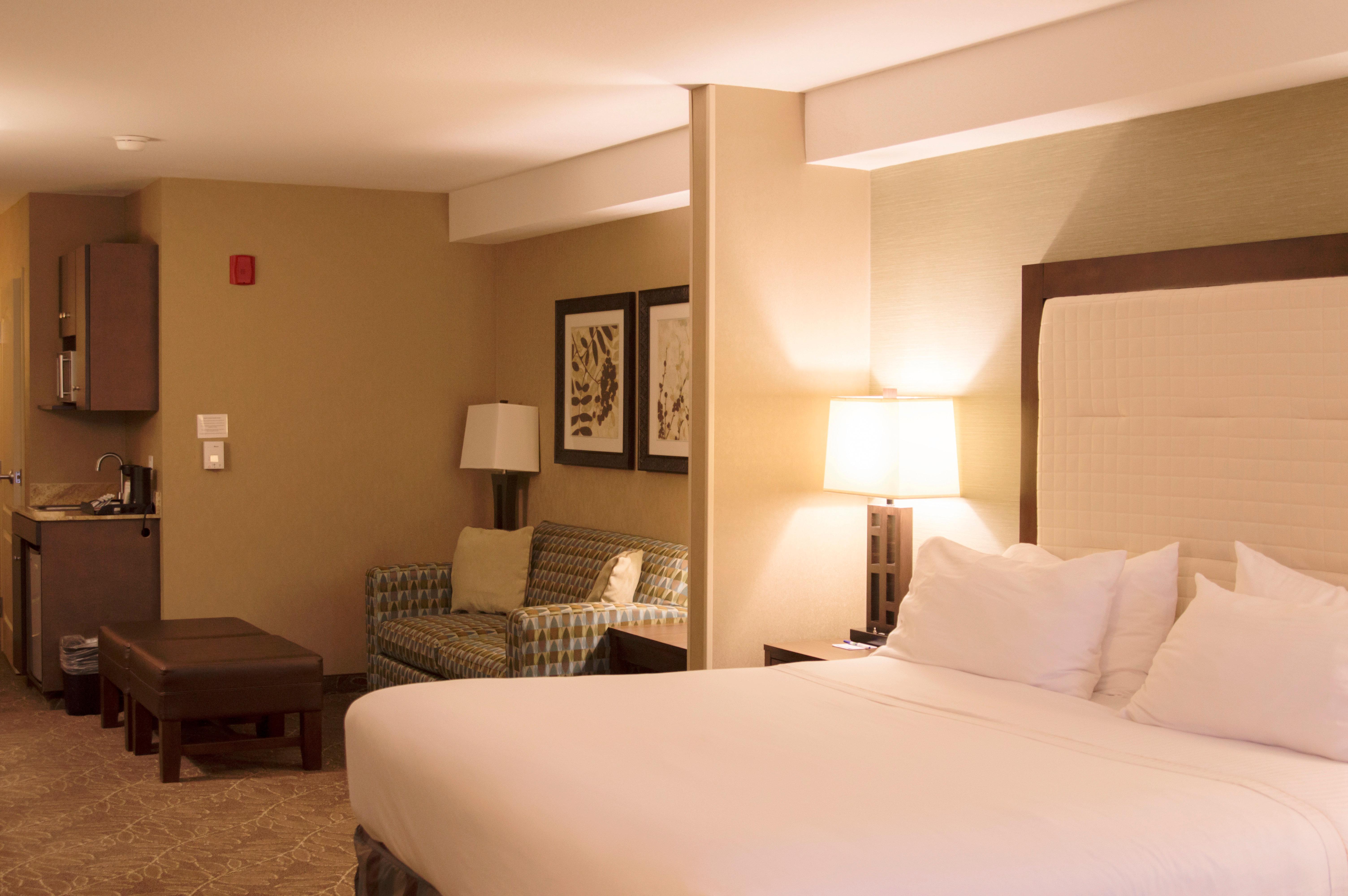 Holiday Inn Express & Suites Logan By Ihg Buitenkant foto
