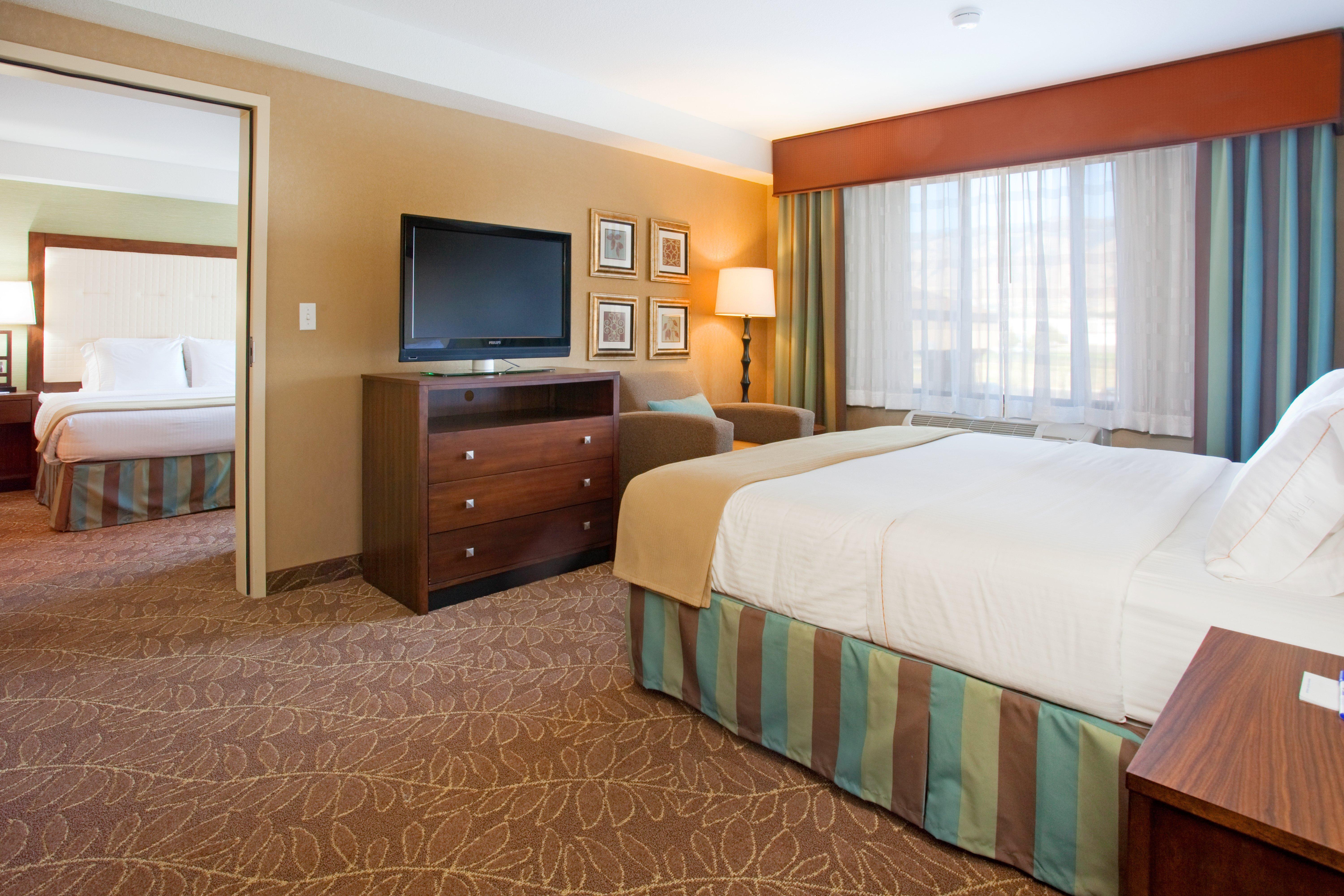Holiday Inn Express & Suites Logan By Ihg Buitenkant foto