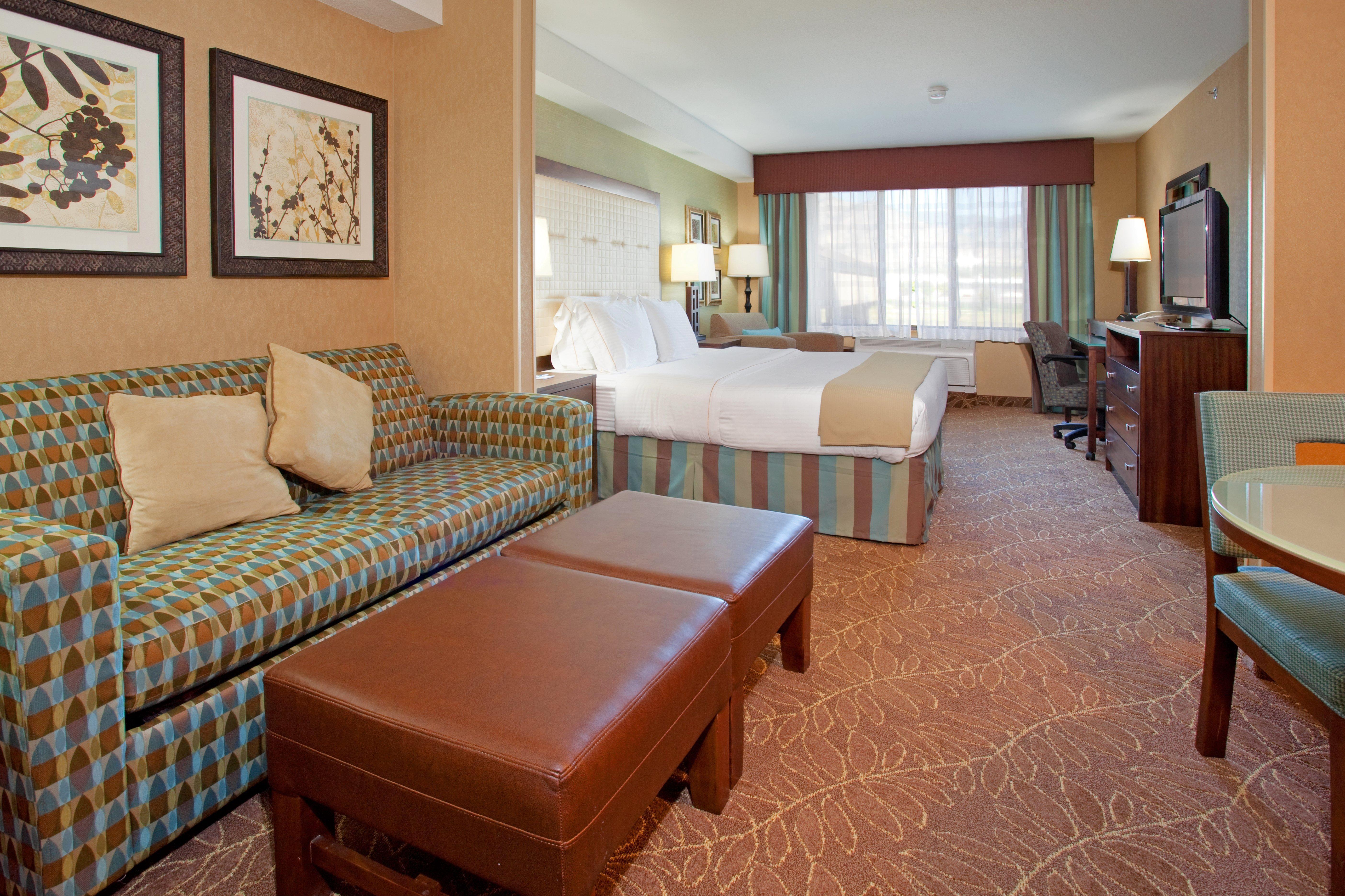 Holiday Inn Express & Suites Logan By Ihg Buitenkant foto