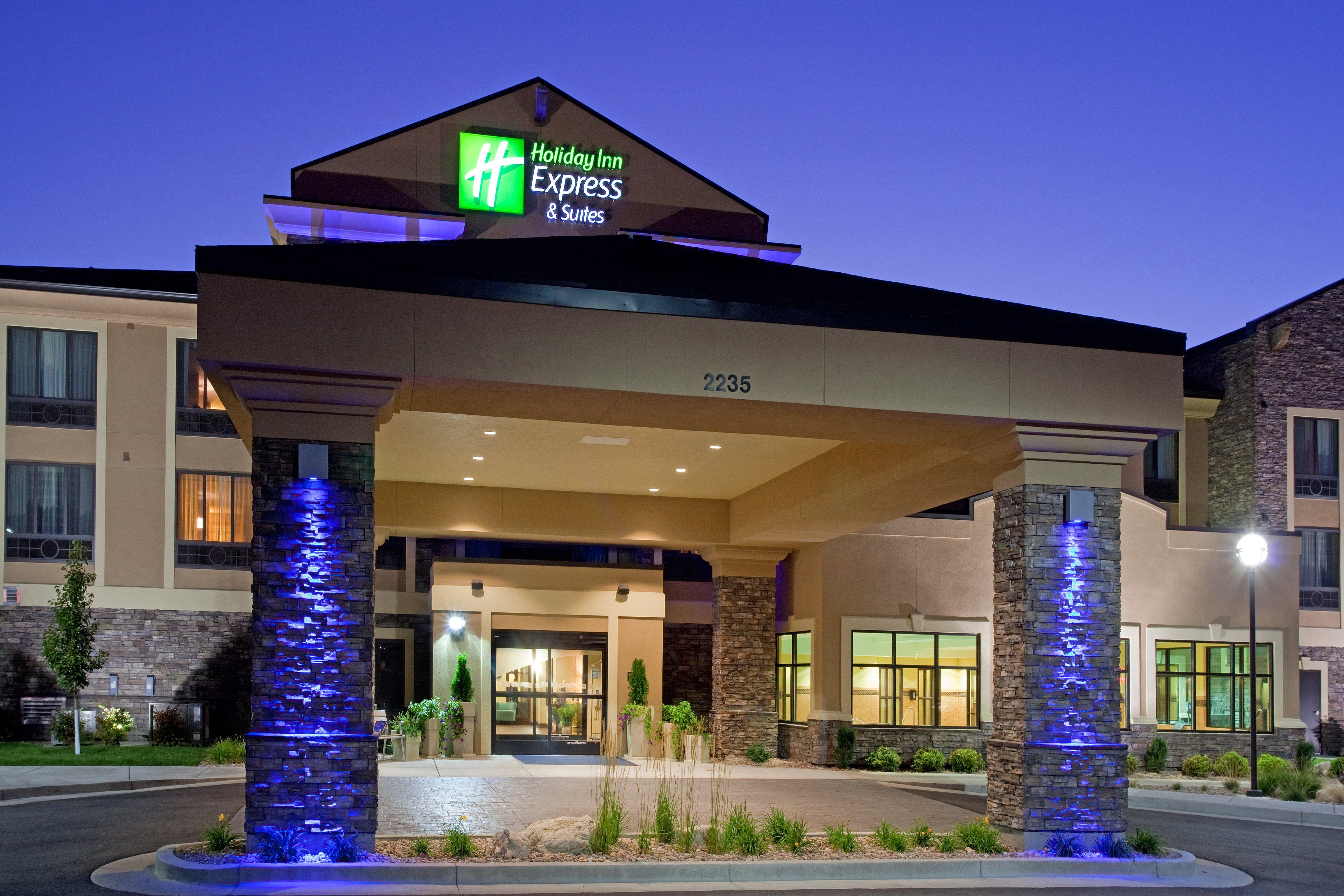 Holiday Inn Express & Suites Logan By Ihg Buitenkant foto